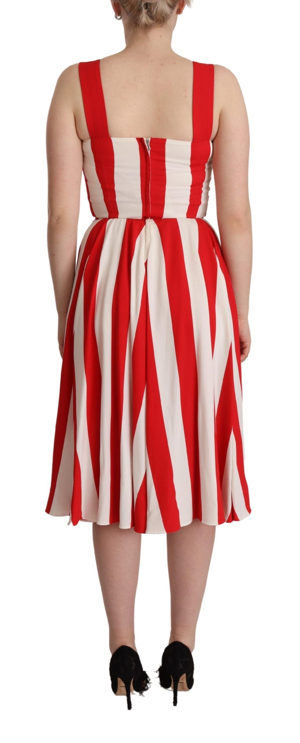 Elegante vestido recto de rayas en forma de A