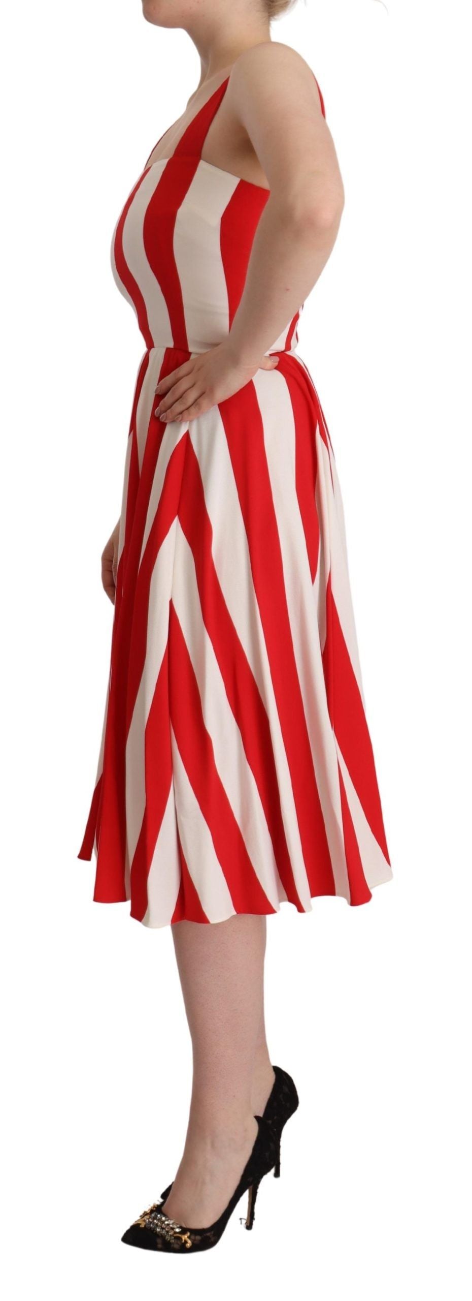 Elegante vestido recto de rayas en forma de A