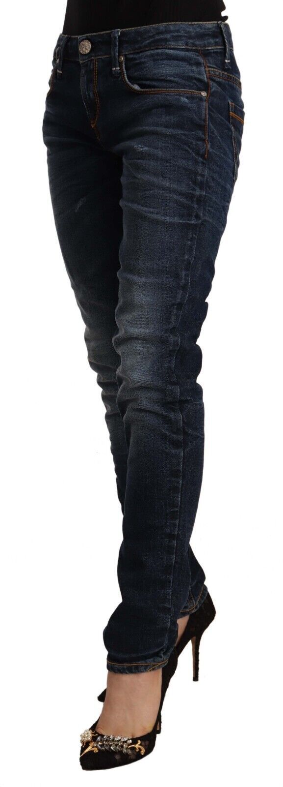 Denim azul lavado de corte entallado y elegante