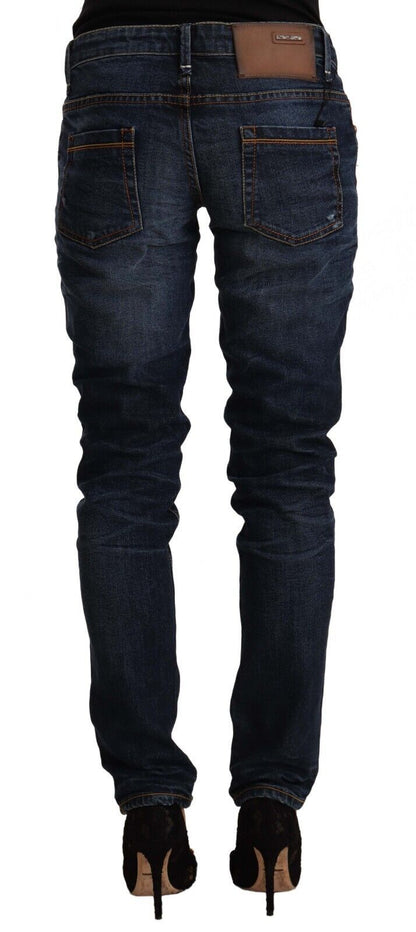 Denim azul lavado de corte entallado y elegante