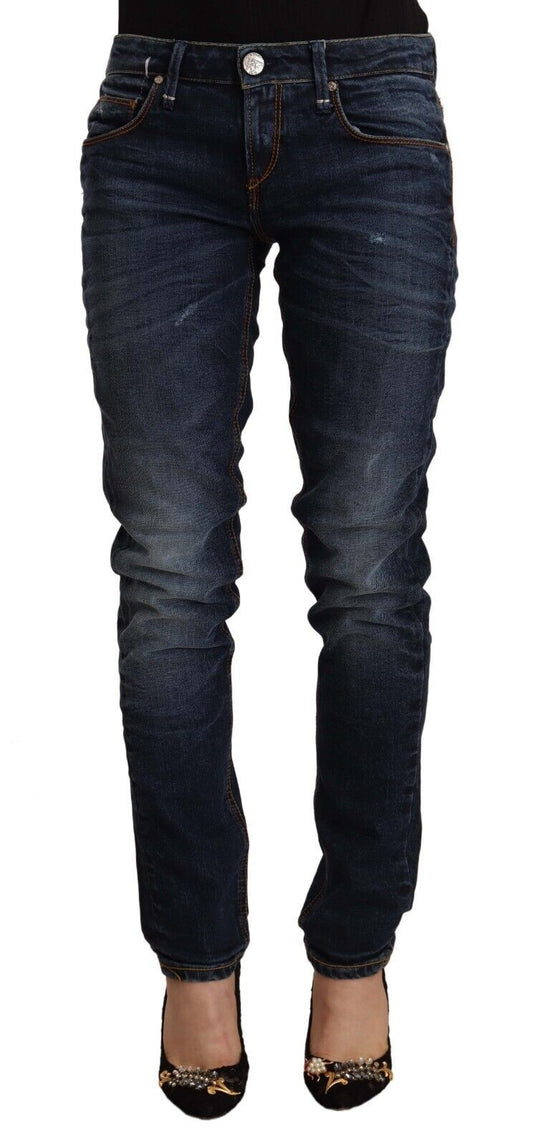 Denim azul lavado de corte entallado y elegante