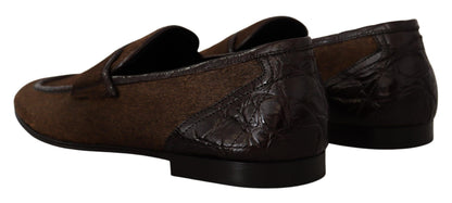 Elegantes mocasines de piel de caimán marrón