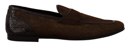 Elegantes mocasines de piel de caimán marrón