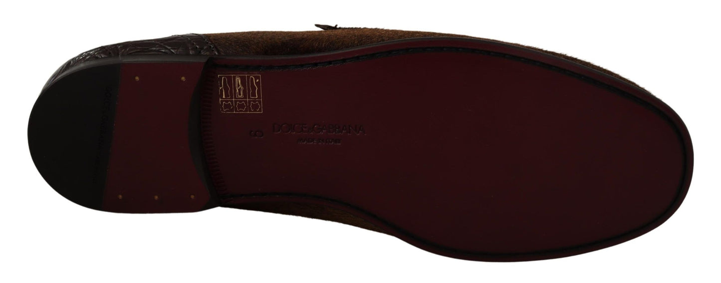 Elegantes mocasines de piel de caimán marrón