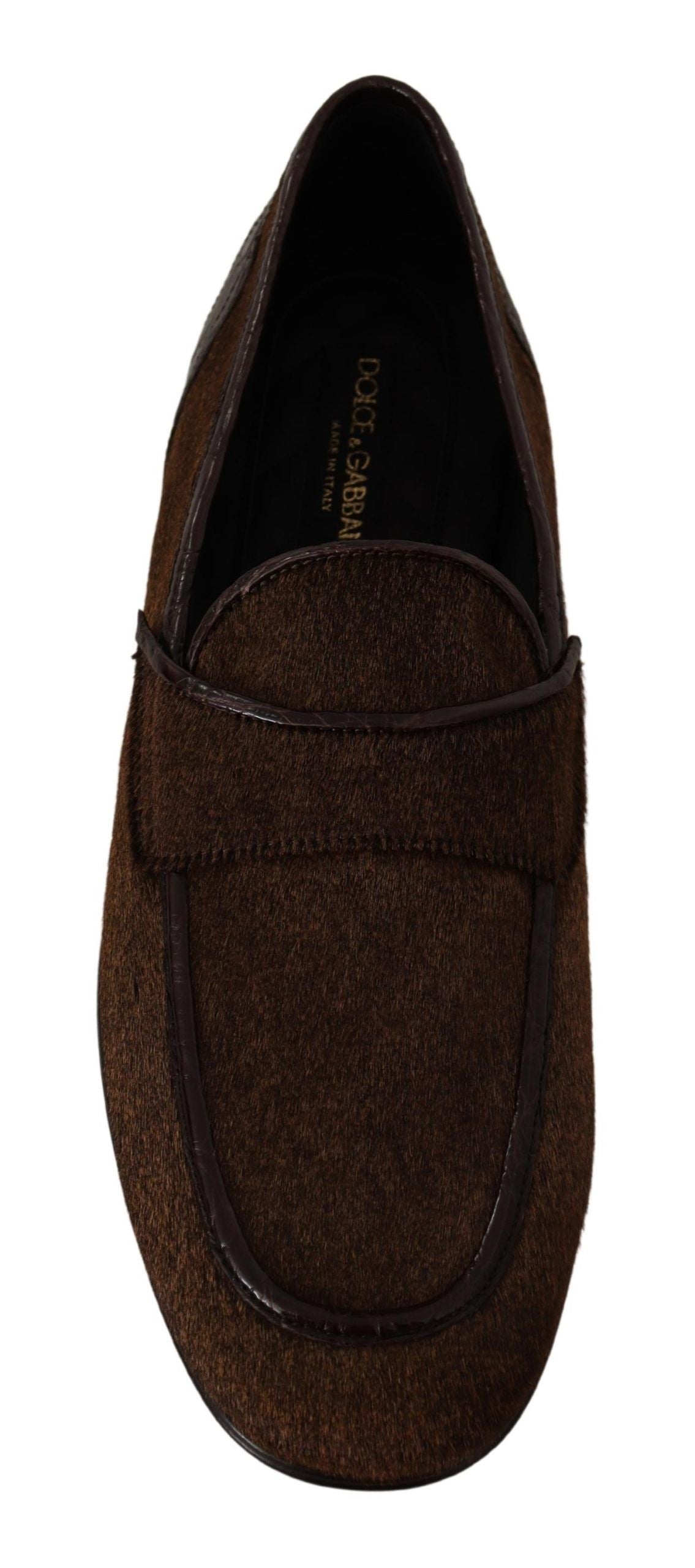 Elegantes mocasines de piel de caimán marrón