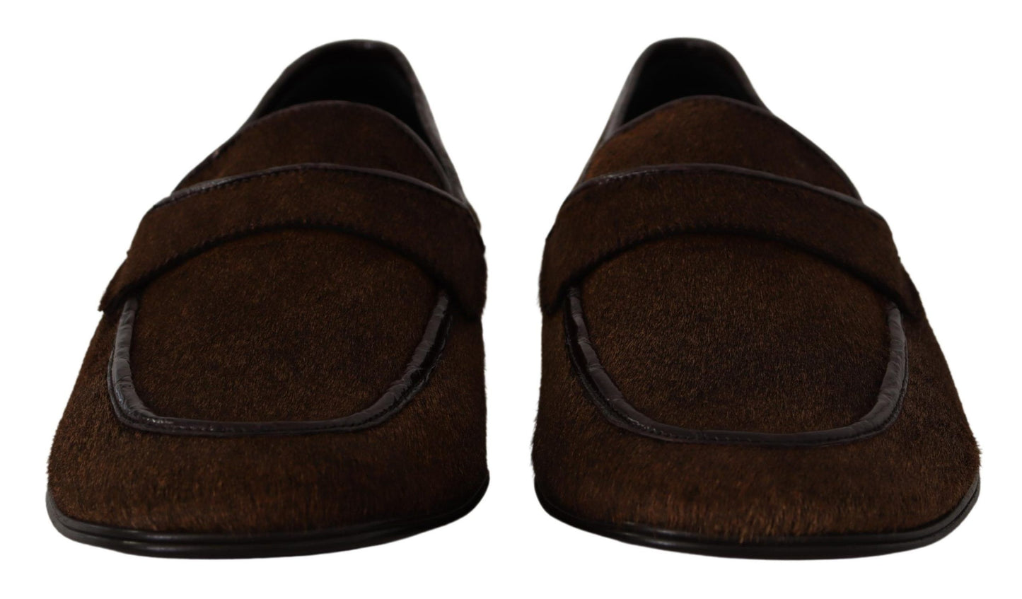 Elegantes mocasines de piel de caimán marrón