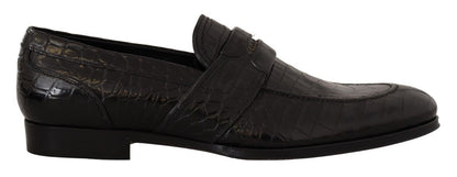 Elegantes zapatos mocasín de piel de cocodrilo