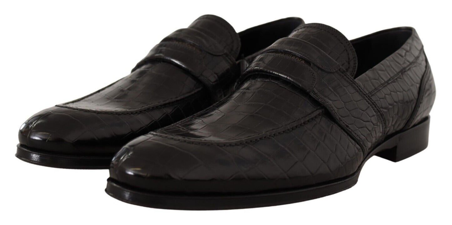 Elegantes zapatos mocasín de piel de cocodrilo