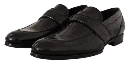 Elegantes zapatos mocasín de piel de cocodrilo