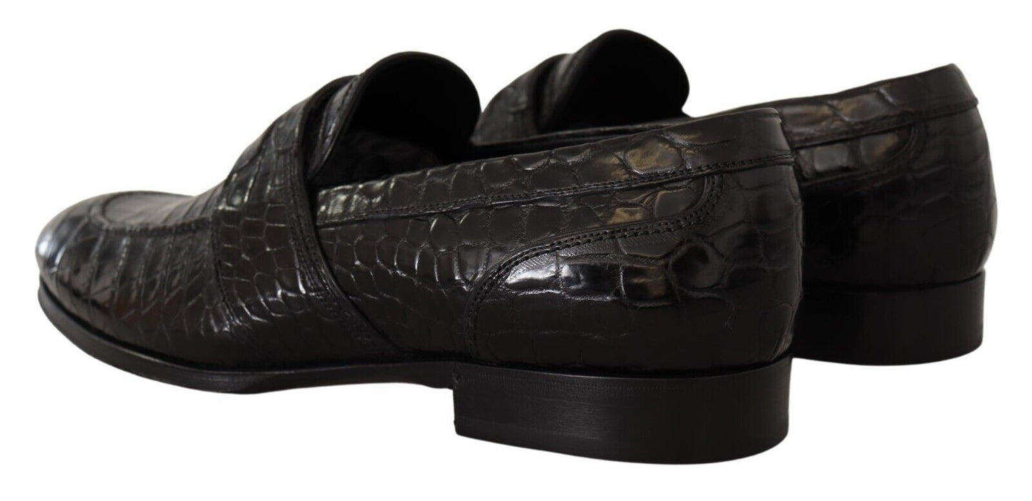 Elegantes zapatos mocasín de piel de cocodrilo