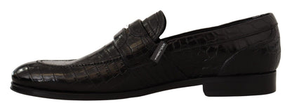 Elegantes zapatos mocasín de piel de cocodrilo