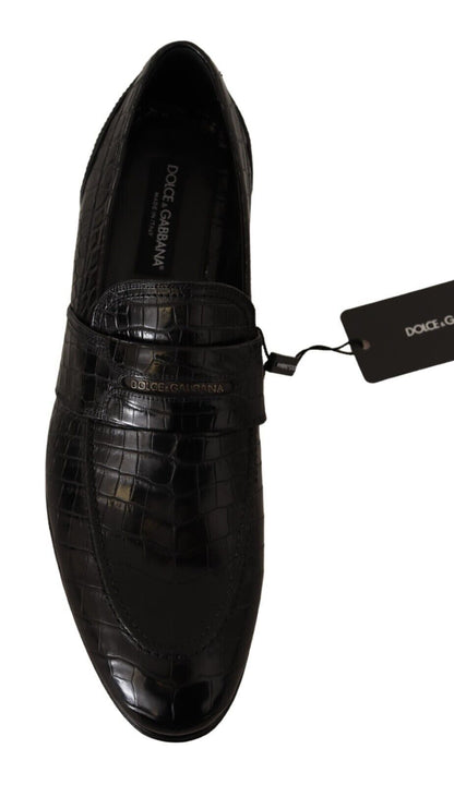 Elegantes zapatos mocasín de piel de cocodrilo