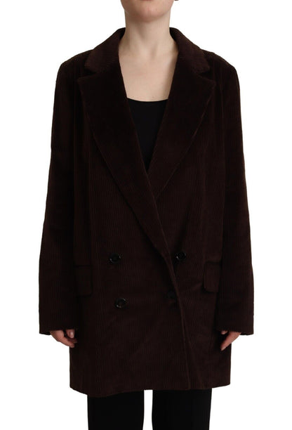 Elegante gabardina cruzada burdeos