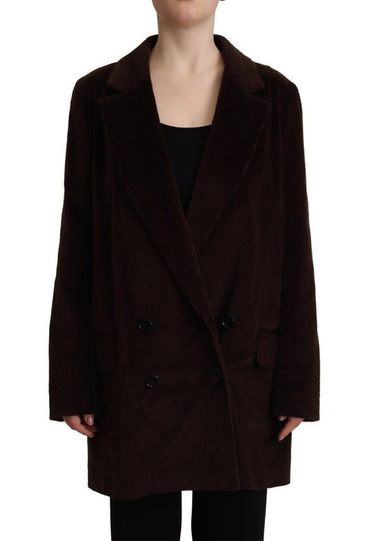 Elegante gabardina cruzada burdeos