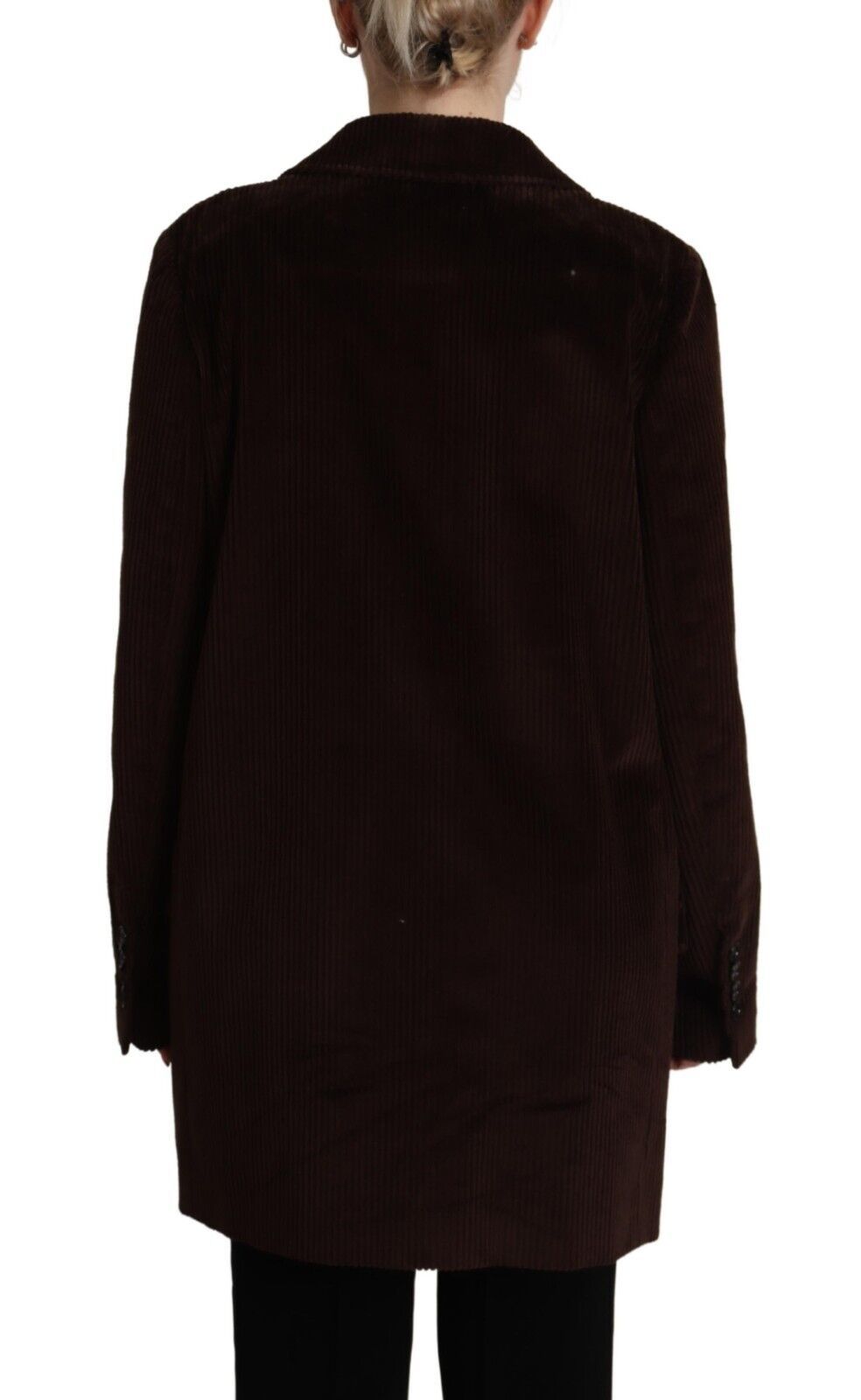 Elegante gabardina cruzada burdeos