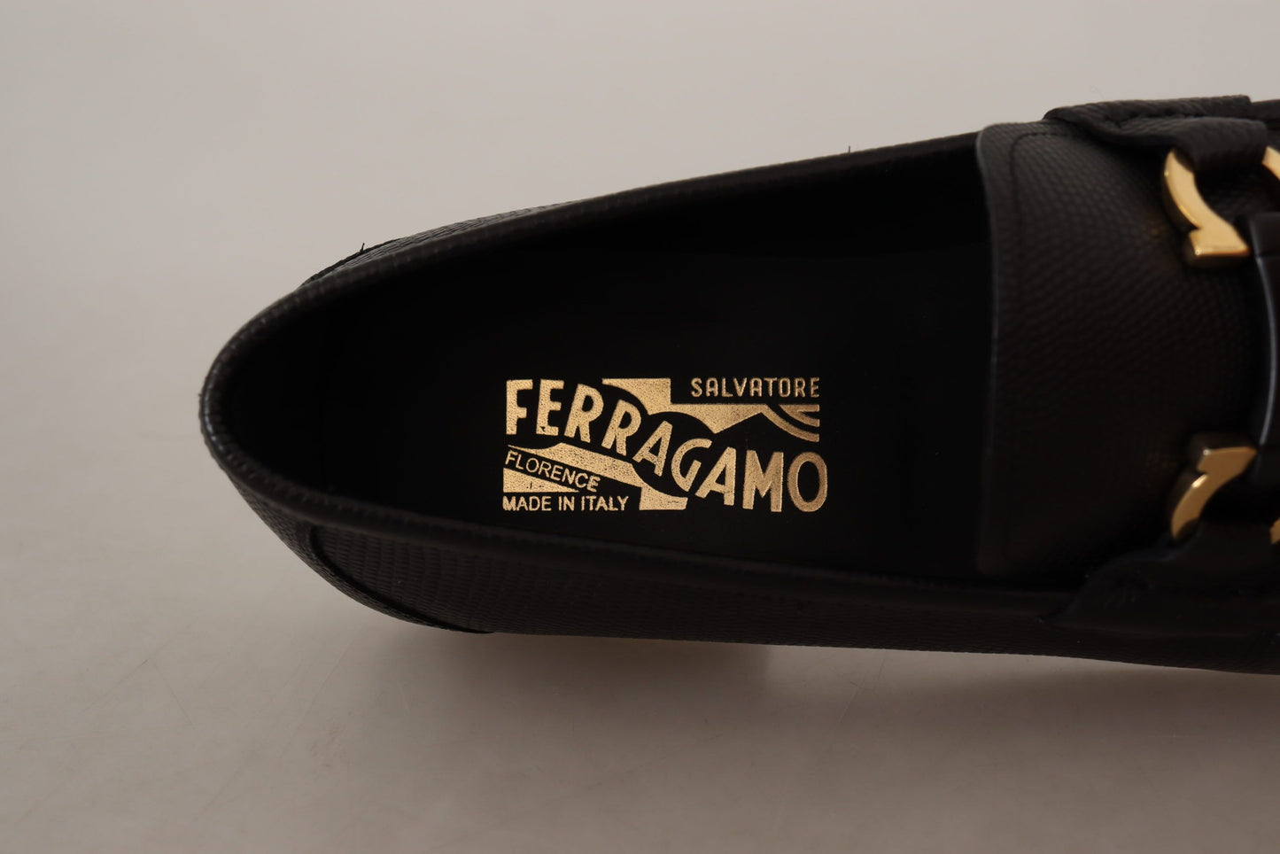 Elegantes mocasines de piel de becerro negra