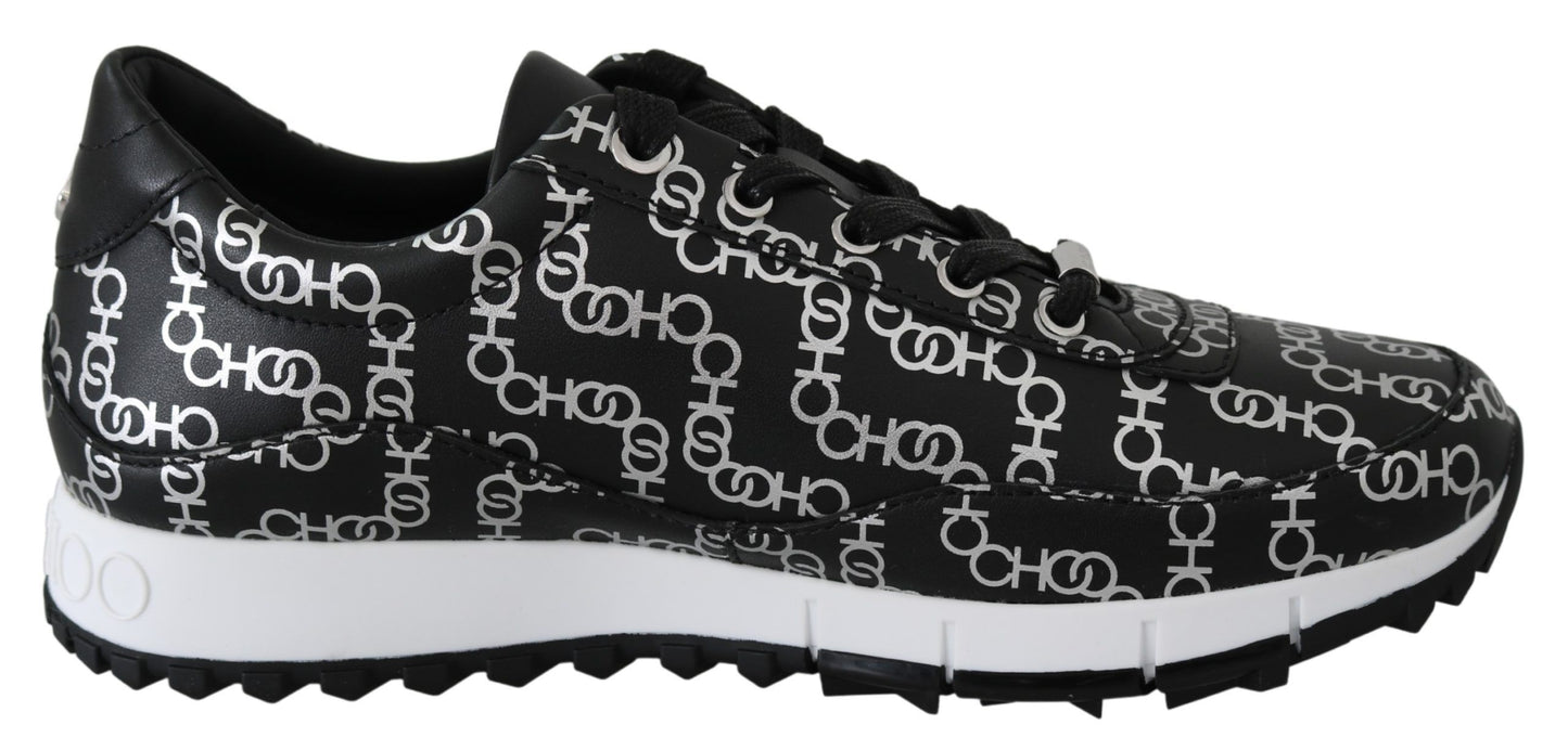 Elegantes zapatillas de piel negras y plateadas