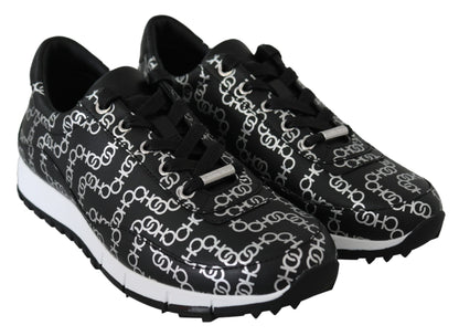 Elegantes zapatillas de piel negras y plateadas