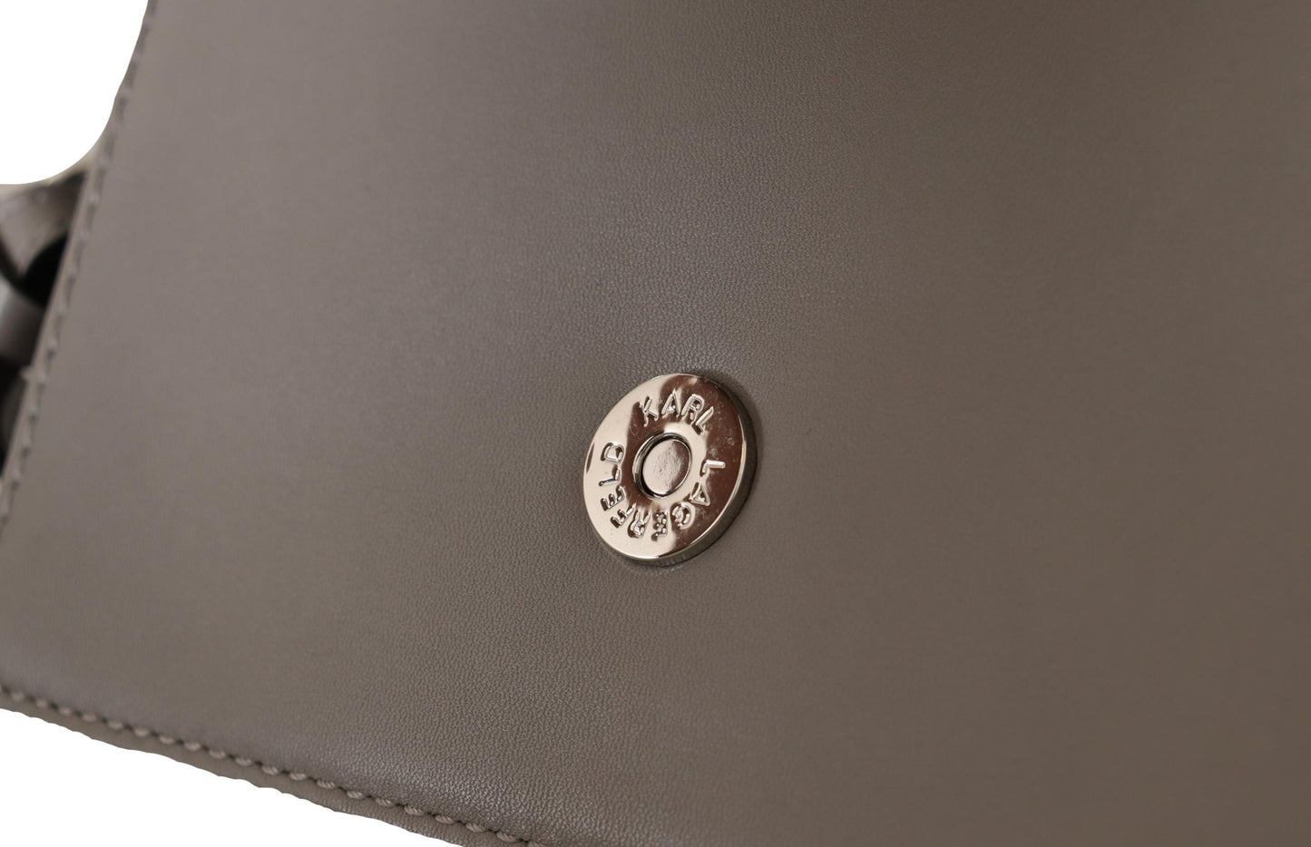 Elegante bolso bandolera de piel gris