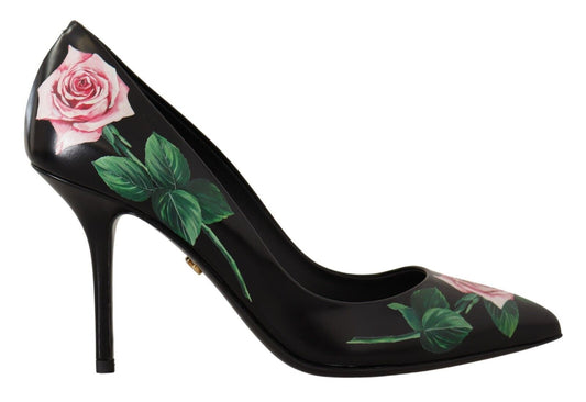 Elegantes tacones de cuero con estampado de rosas negras