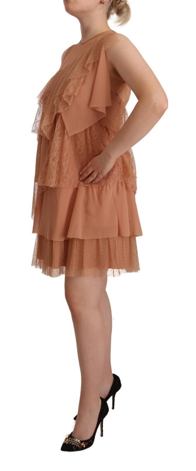 Minivestido elegante rosa sin mangas con capas