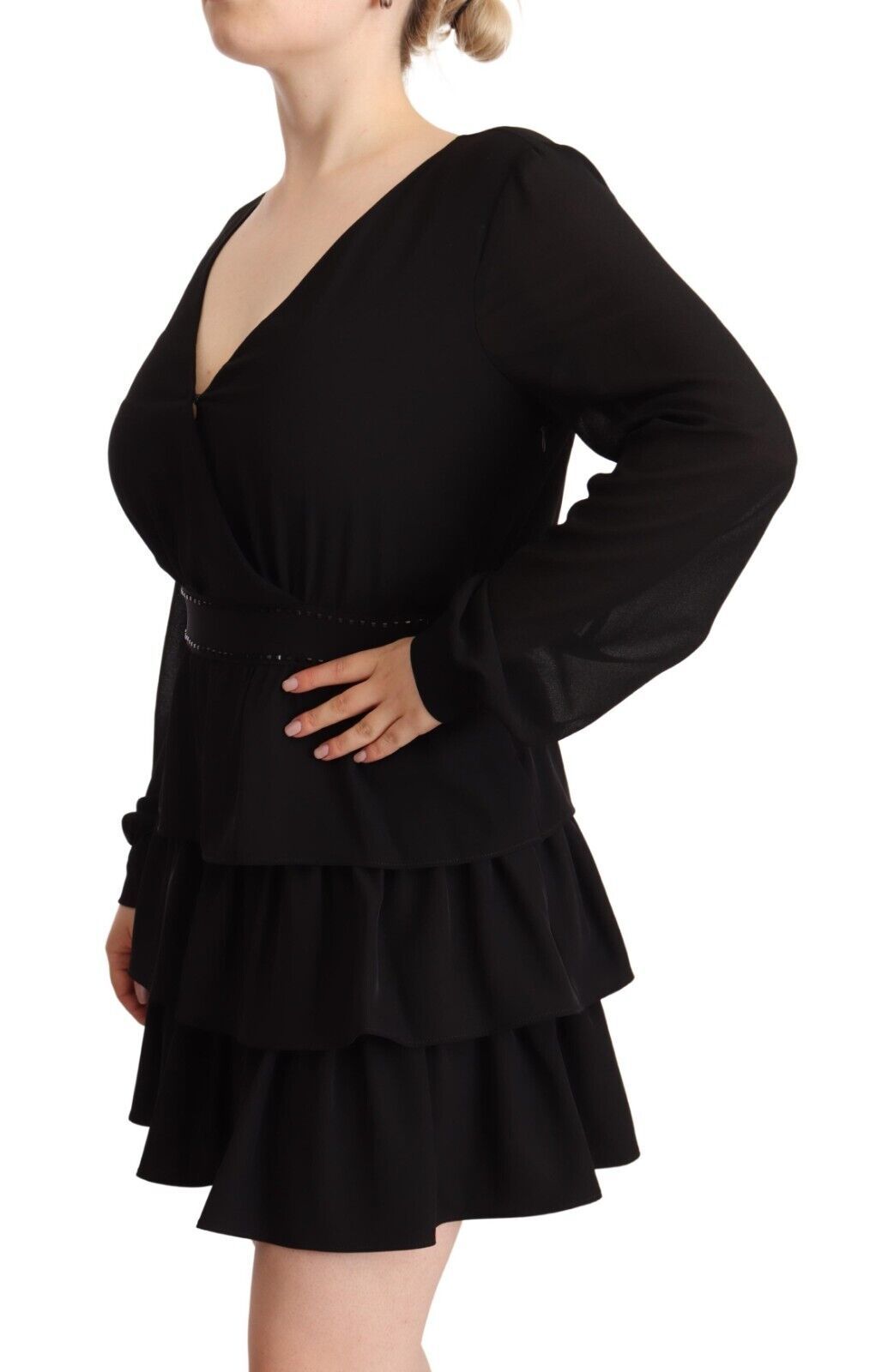 Elegante minivestido negro de corte A con mangas largas
