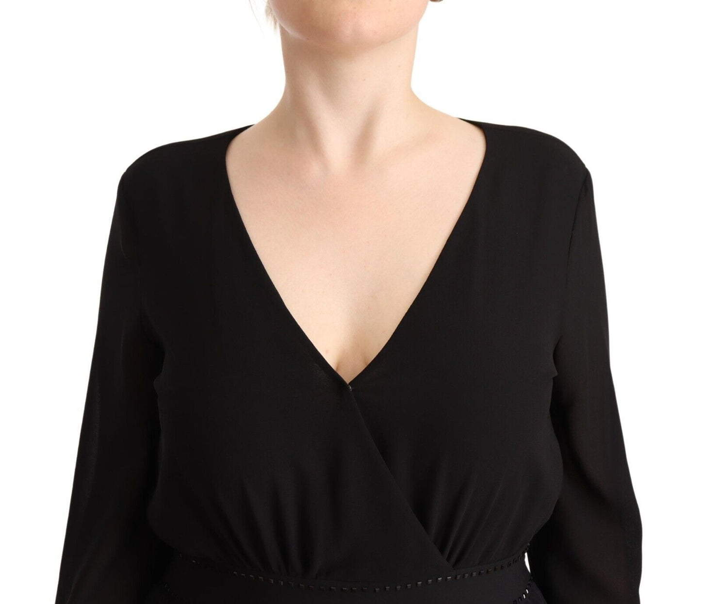 Elegante minivestido negro de corte A con mangas largas