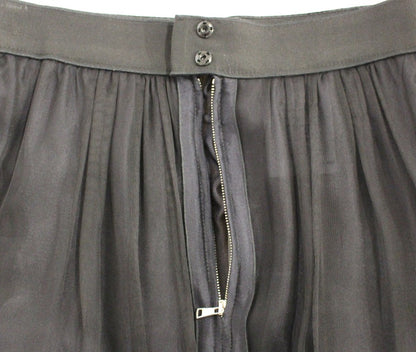 Elegante falda negra de seda para la noche