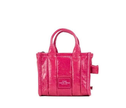 Bolso bandolera de piel color magenta con microtote arrugado brillante