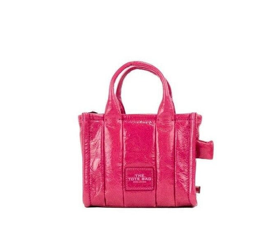 Bolso bandolera de piel color magenta con microtote arrugado brillante