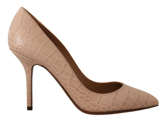 Elegantes zapatos de tacón bajo de piel color piel