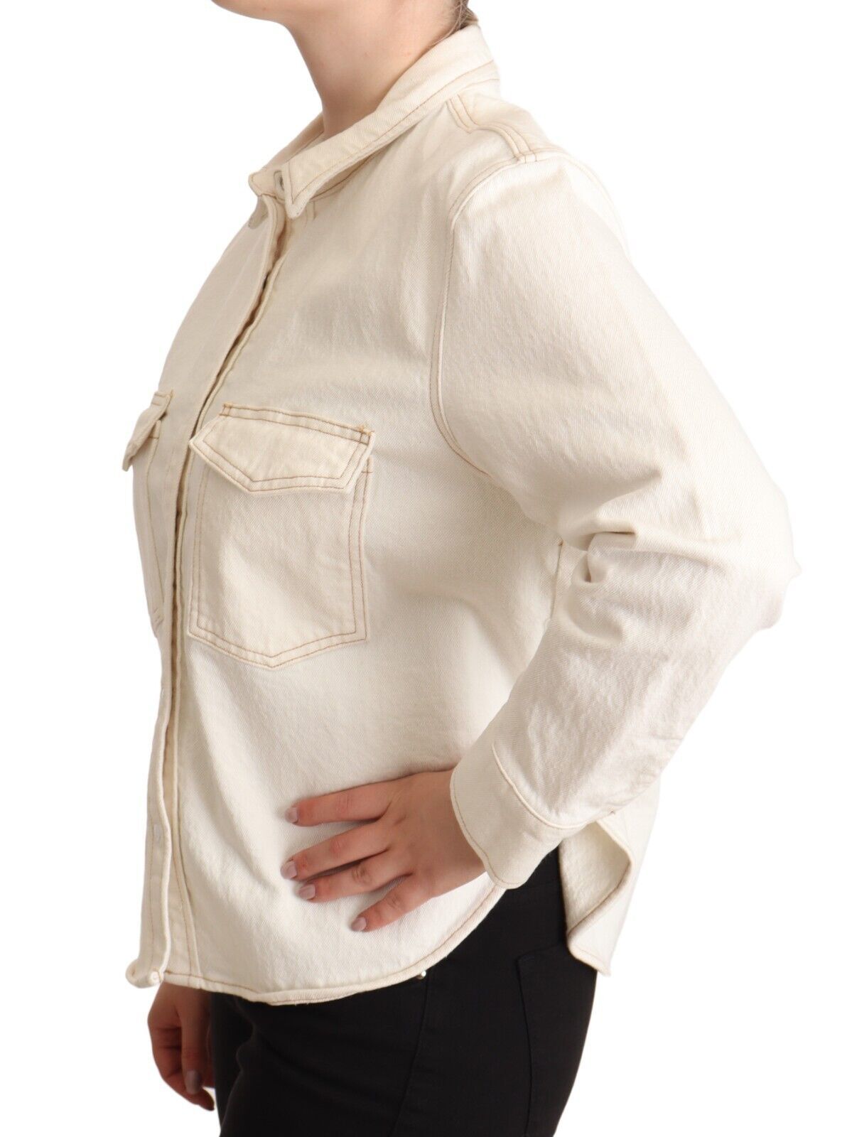 Elegante polo blanco de manga larga con cuello