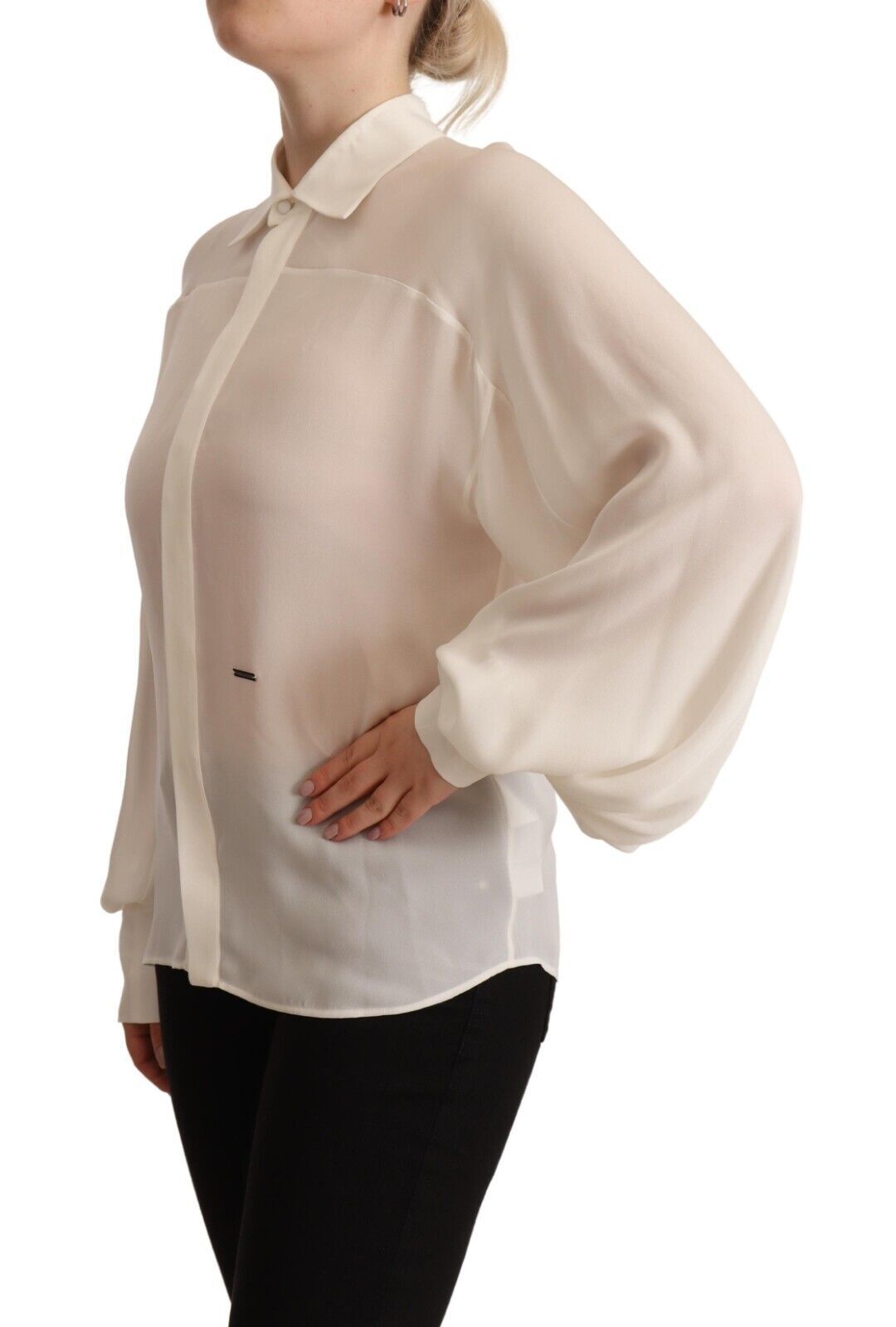 Elegante blusa de seda color blanco roto de manga larga