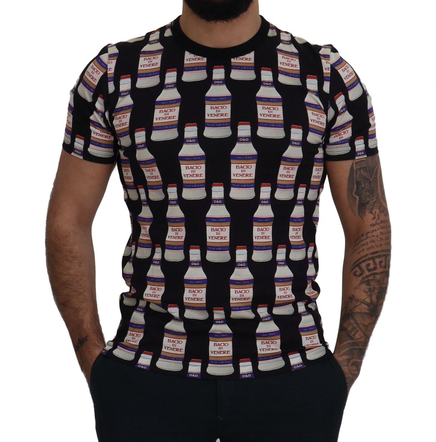 Elegante camiseta negra con estampado de Bacio Di Venere