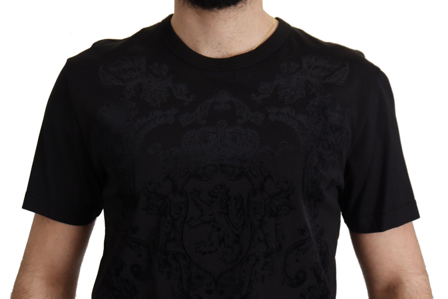 Elegante camiseta negra barroca de cuello redondo