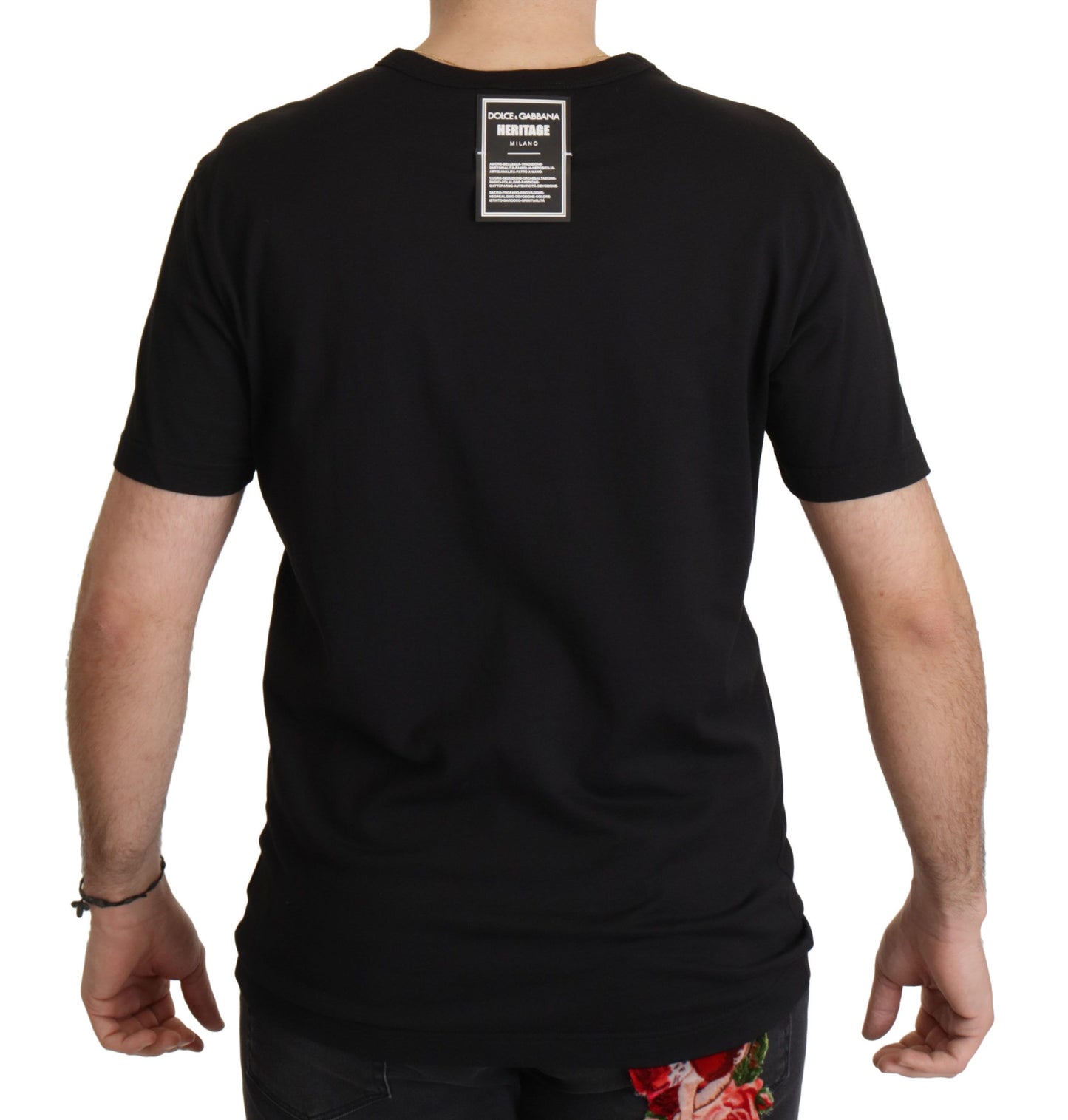 Elegante camiseta negra barroca de cuello redondo