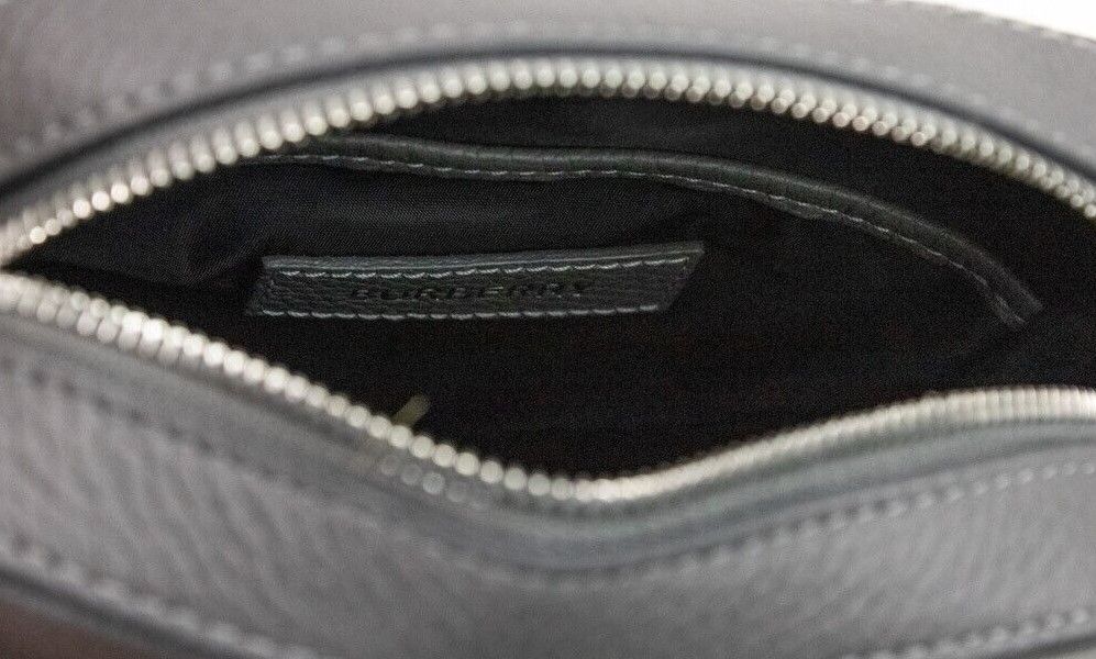 Bolso bandolera Thornton pequeño de piel granulada con logotipo en relieve gris