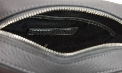 Bolso bandolera Thornton pequeño de piel granulada con logotipo en relieve gris
