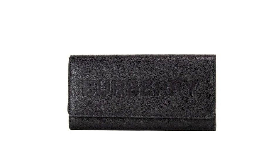 Cartera de mano con solapa y logo de la marca Porter en piel granulada negra grabada