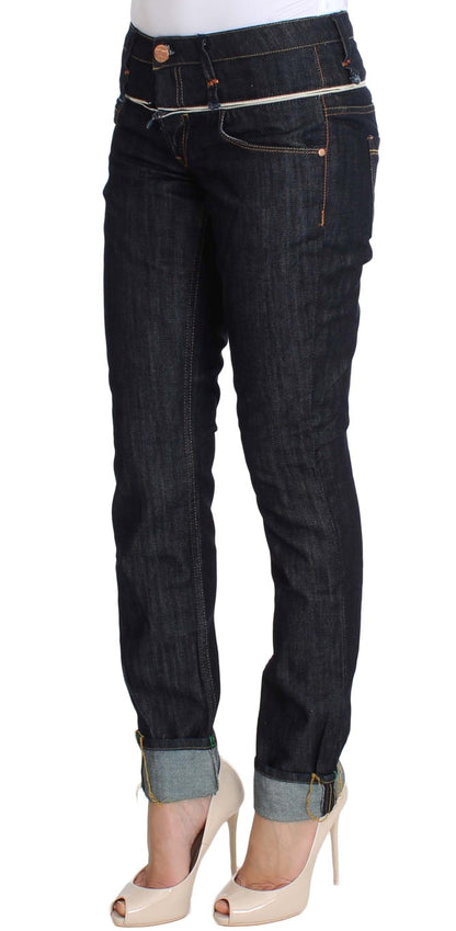 Elegantes jeans azul oscuro de pierna recta