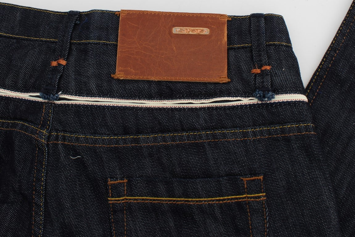 Elegantes jeans azul oscuro de pierna recta