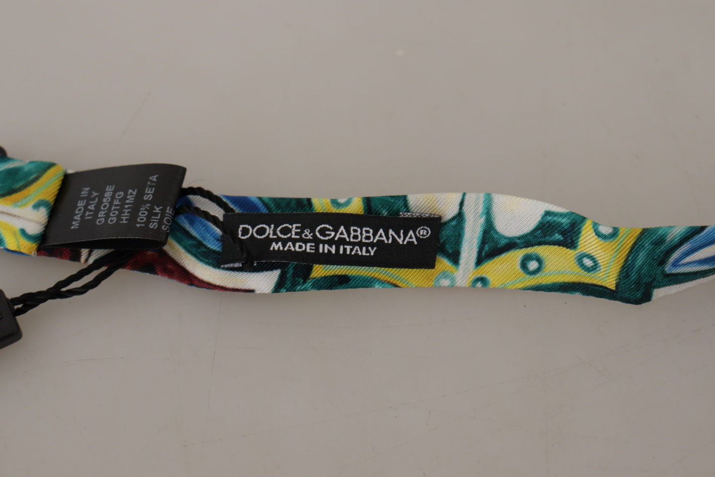 Elegante pajarita de seda con estampado de mayólica