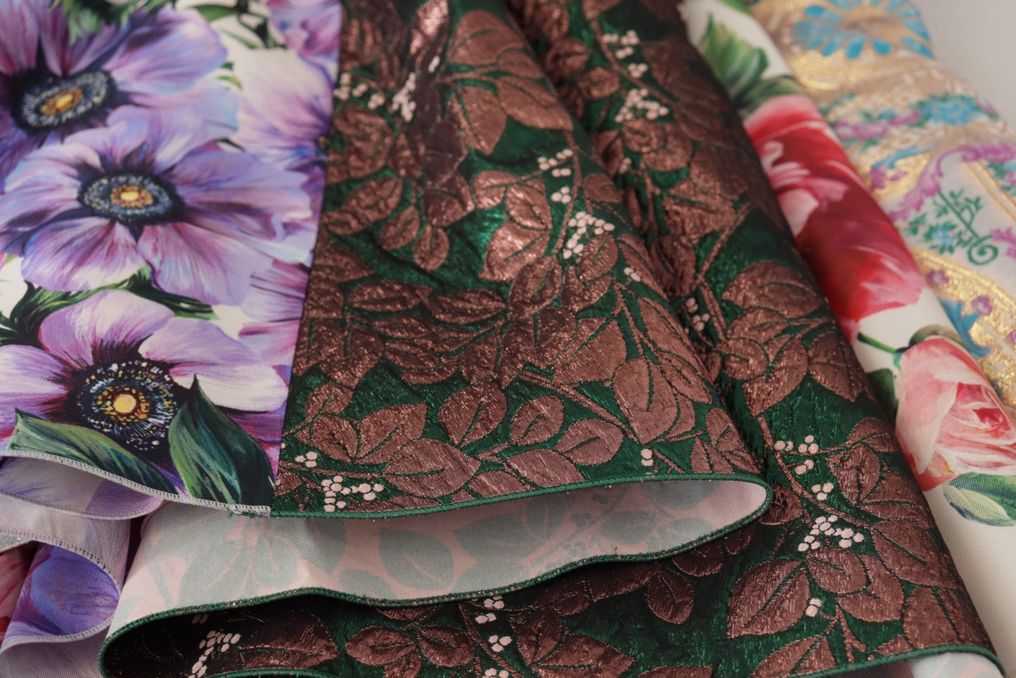 Vestido elegante de mezcla de seda con patchwork