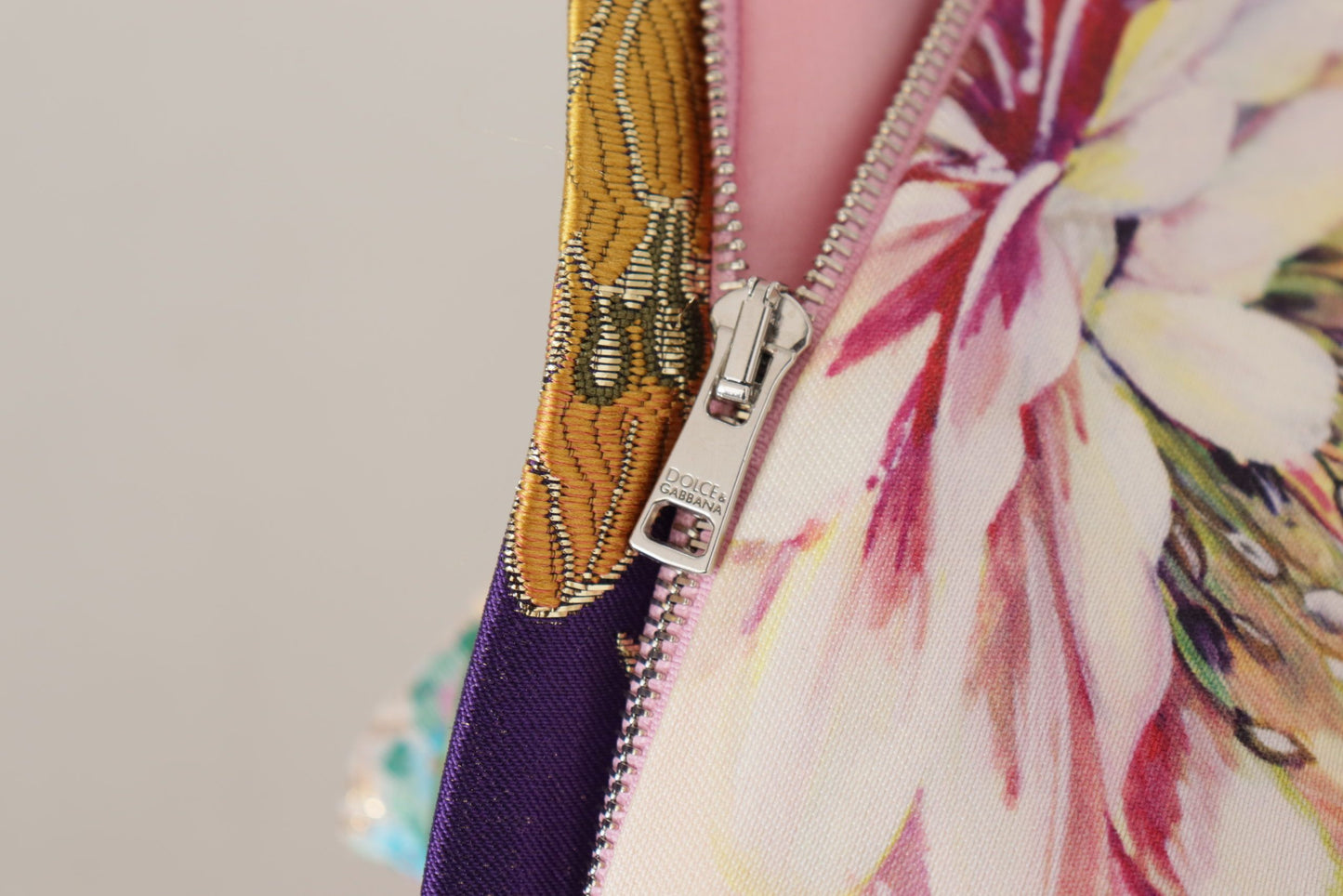 Vestido elegante de mezcla de seda con patchwork