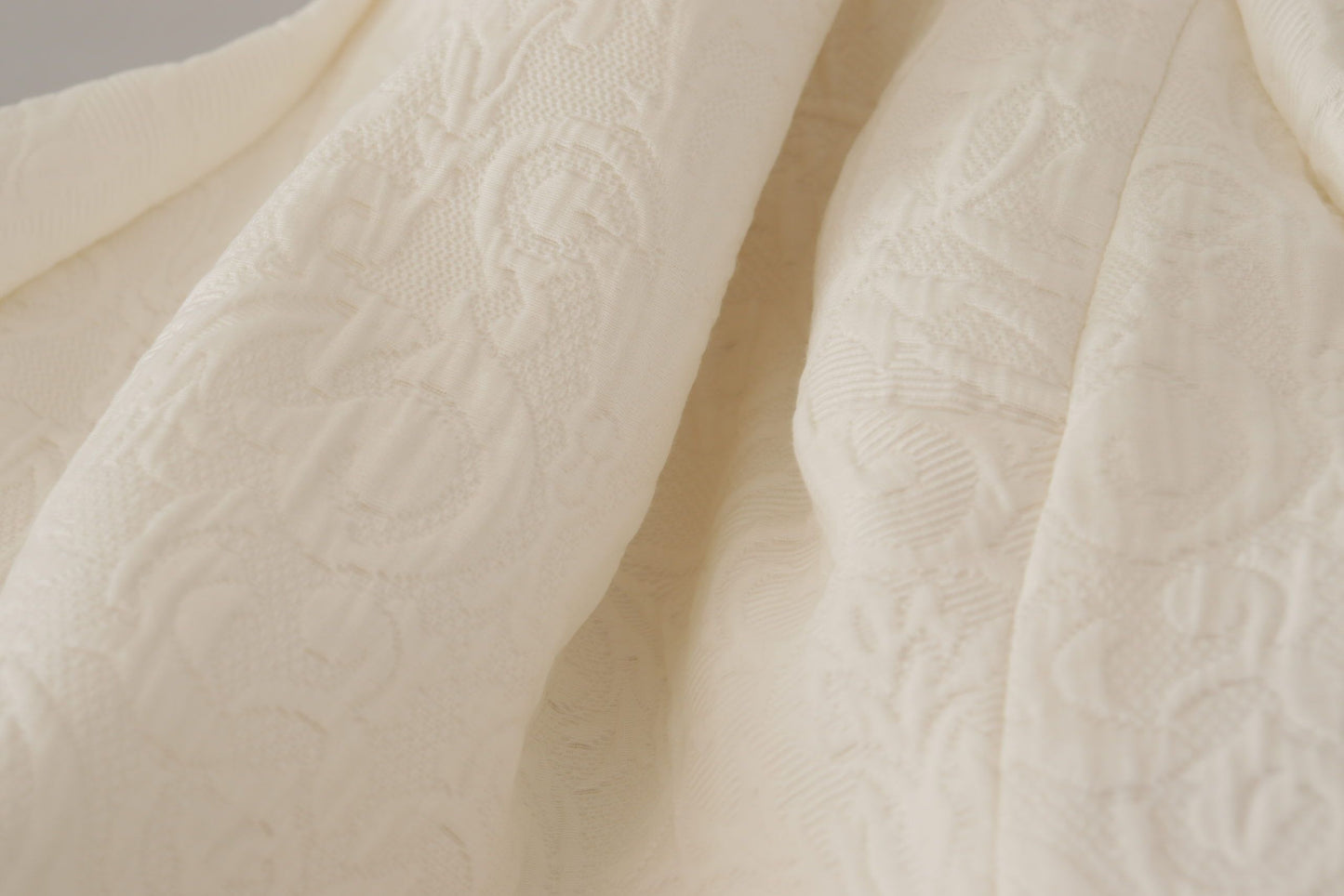Exquisito vestido midi de jacquard en blanco