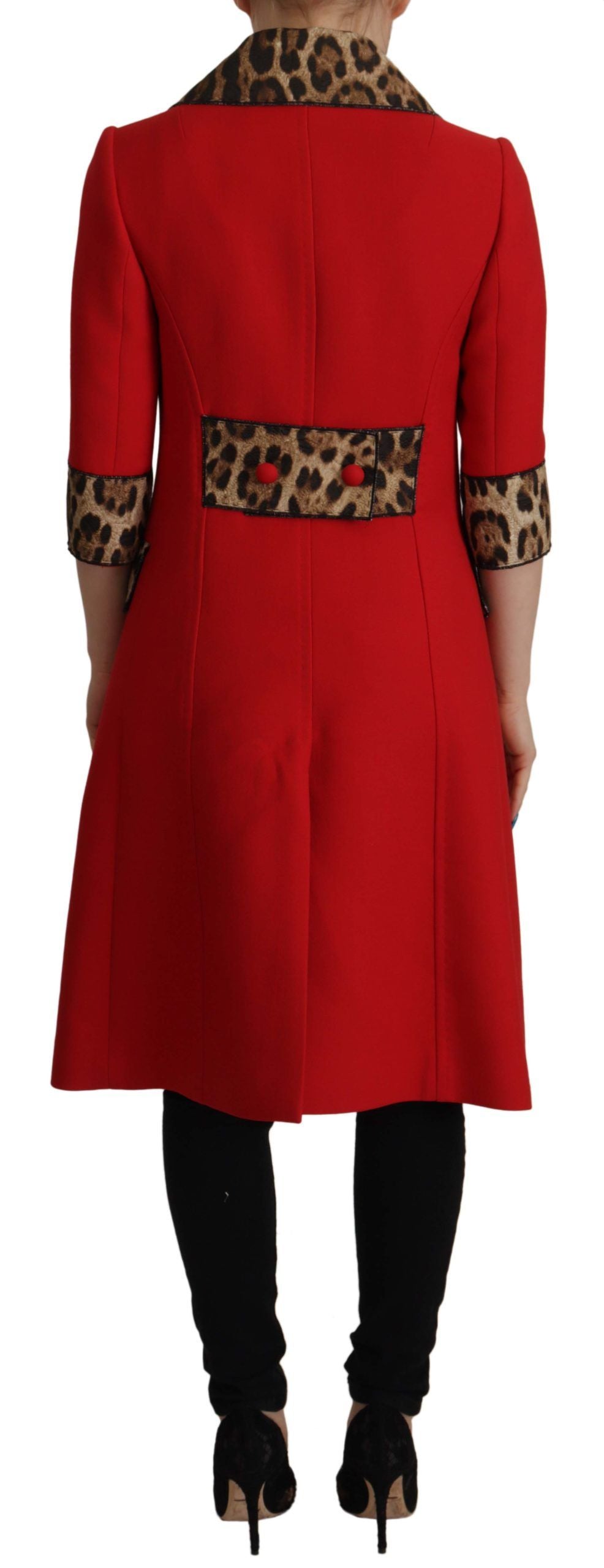 Elegante gabardina de leopardo rojo