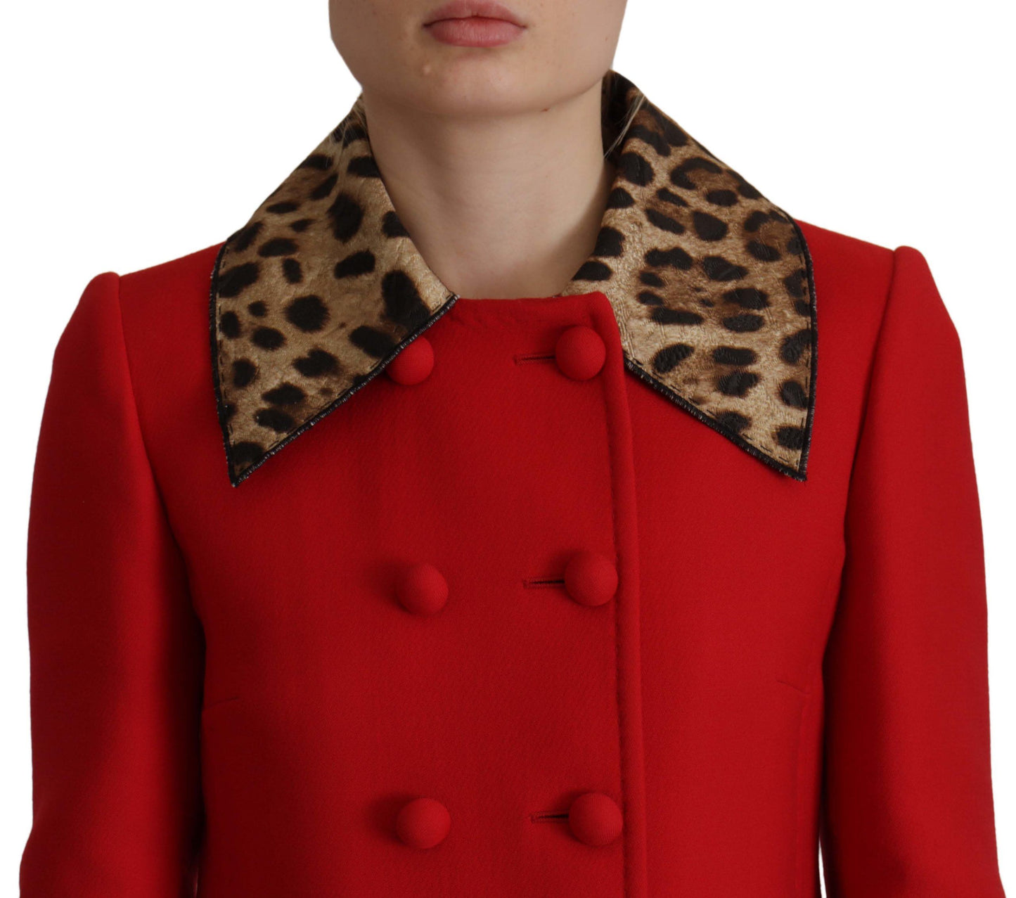 Elegante gabardina de leopardo rojo