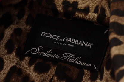 Elegante gabardina de leopardo rojo