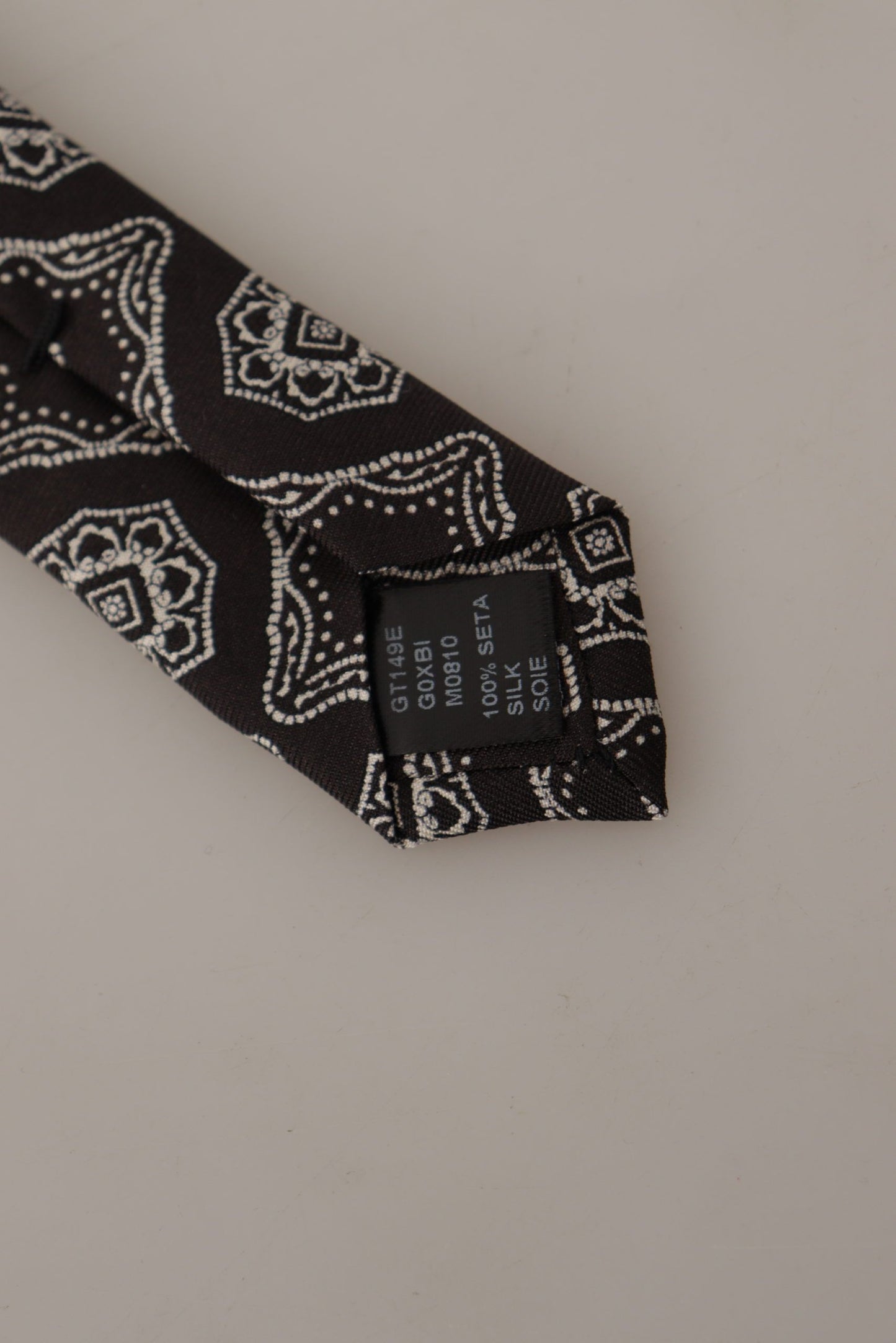 Elegante pajarita geométrica de seda