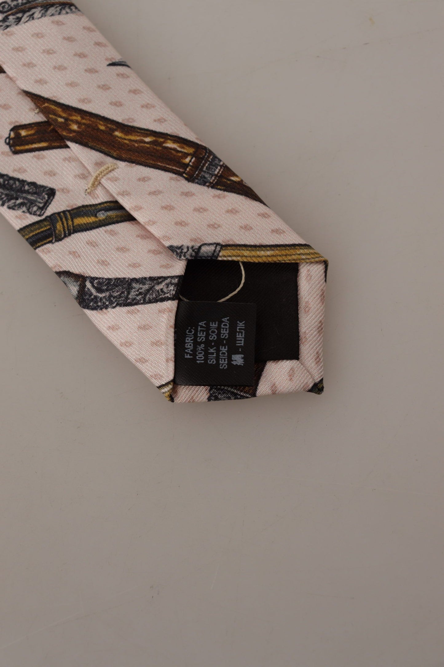 Elegante pajarita de seda para veladas tranquilas